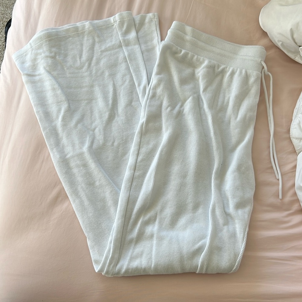 Aritzia Sunday Best Waffle Flare pants L